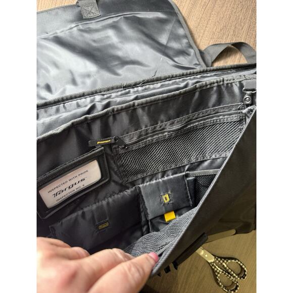 Targus Laptop Briefcase Messenger Bag – Black & Gray Business Travel Case - Picture 6 of 10